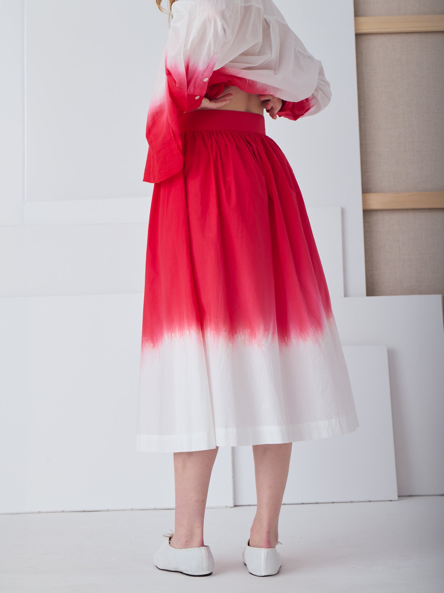 MONA DIP DYE SKIRT RED - Image 4